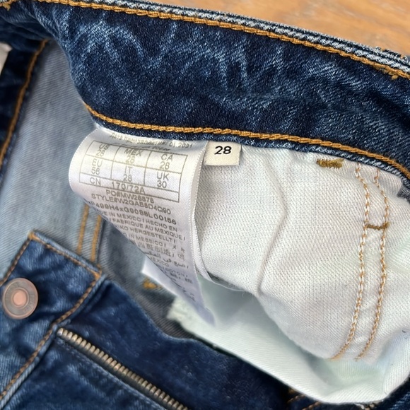 Guess Slim Straight High Rise 28 NWOT - Picture 4 of 9